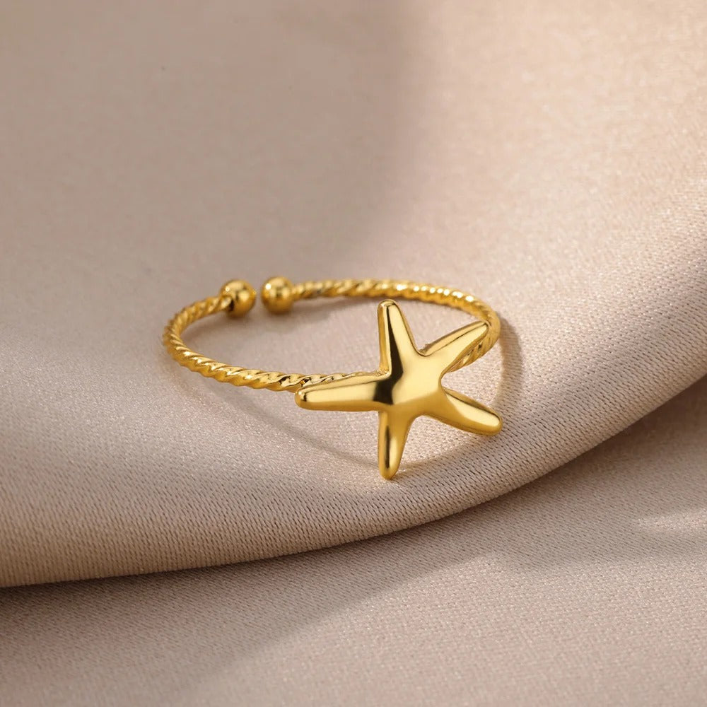 star ring in gold color